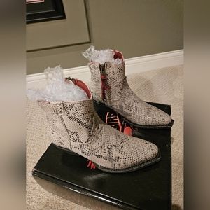 Freebird White Snake Miramar Size 7